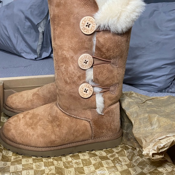 Uggs - Picture 8 of 8